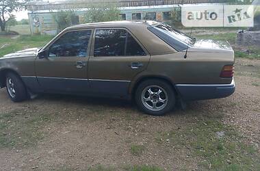 Седан Mercedes-Benz E-Class 1989 в 