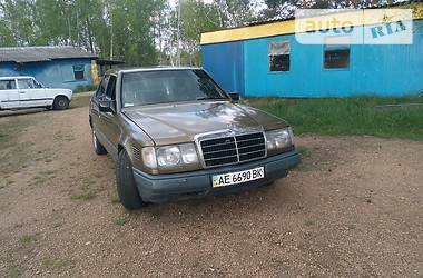 Седан Mercedes-Benz E-Class 1989 в 