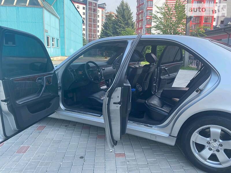 Седан Mercedes-Benz E-Class 2000 в Коломиї