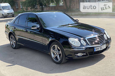 Седан Mercedes-Benz E-Class 2004 в 