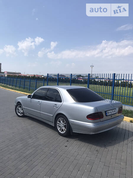 Седан Mercedes-Benz E-Class 2000 в Одесі