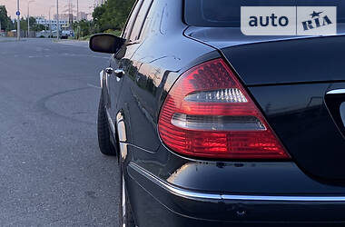 Седан Mercedes-Benz E-Class 2004 в 
