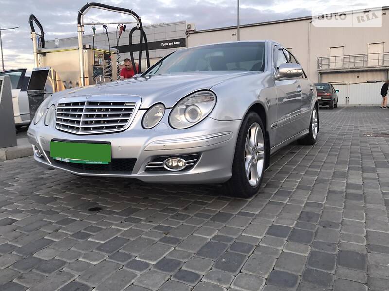 Седан Mercedes-Benz E-Class 2003 в Мукачевому