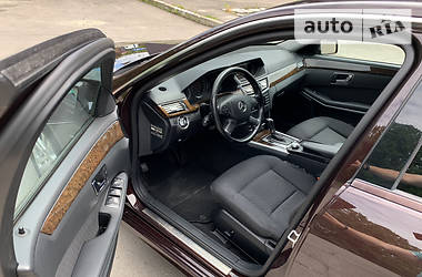 Седан Mercedes-Benz E-Class 2010 в 