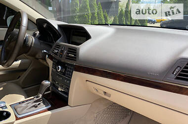 Купе Mercedes-Benz E-Class 2010 в 