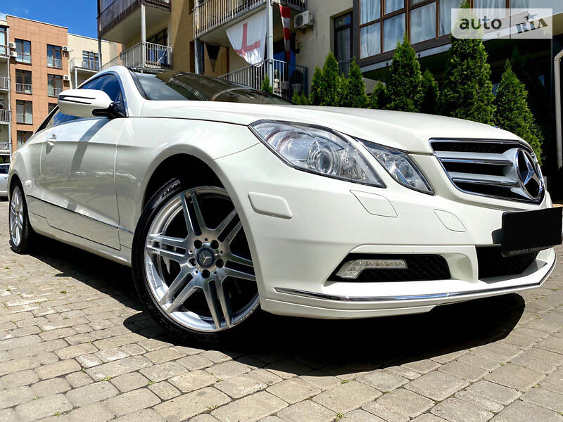 Купе Mercedes-Benz E-Class 2010 в 