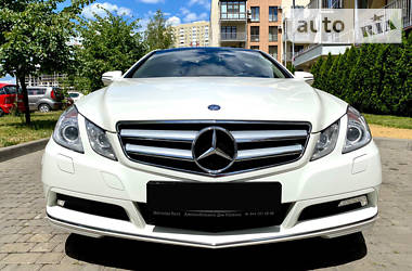 Купе Mercedes-Benz E-Class 2010 в 