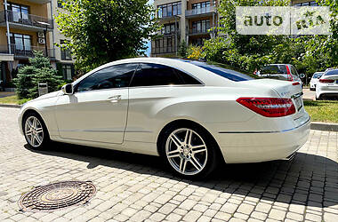 Купе Mercedes-Benz E-Class 2010 в 
