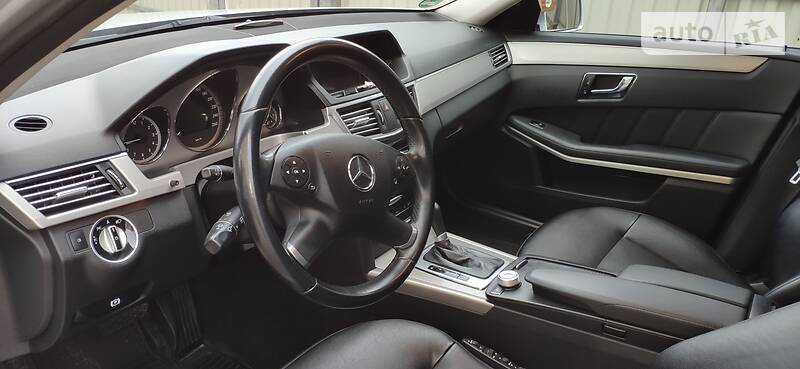 Седан Mercedes-Benz E-Class 2011 в Чернівцях