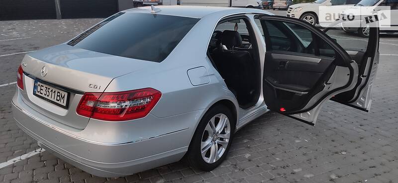 Седан Mercedes-Benz E-Class 2011 в Чернівцях