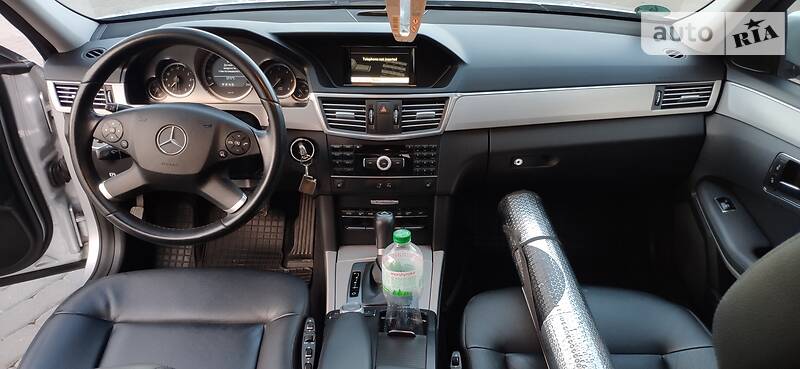 Седан Mercedes-Benz E-Class 2011 в Чернівцях