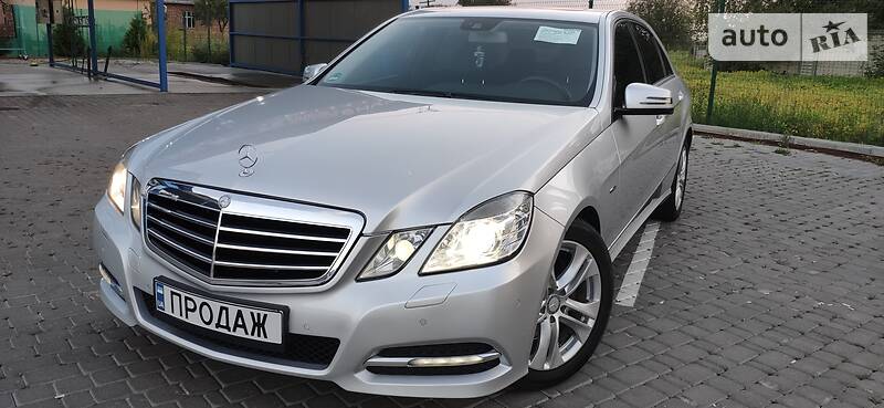 Седан Mercedes-Benz E-Class 2011 в Чернівцях