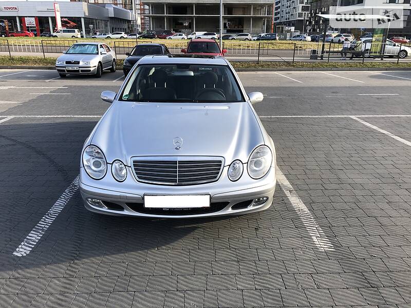 Седан Mercedes-Benz E-Class 2002 в Львові