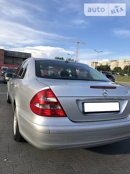 Седан Mercedes-Benz E-Class 2002 в Львові
