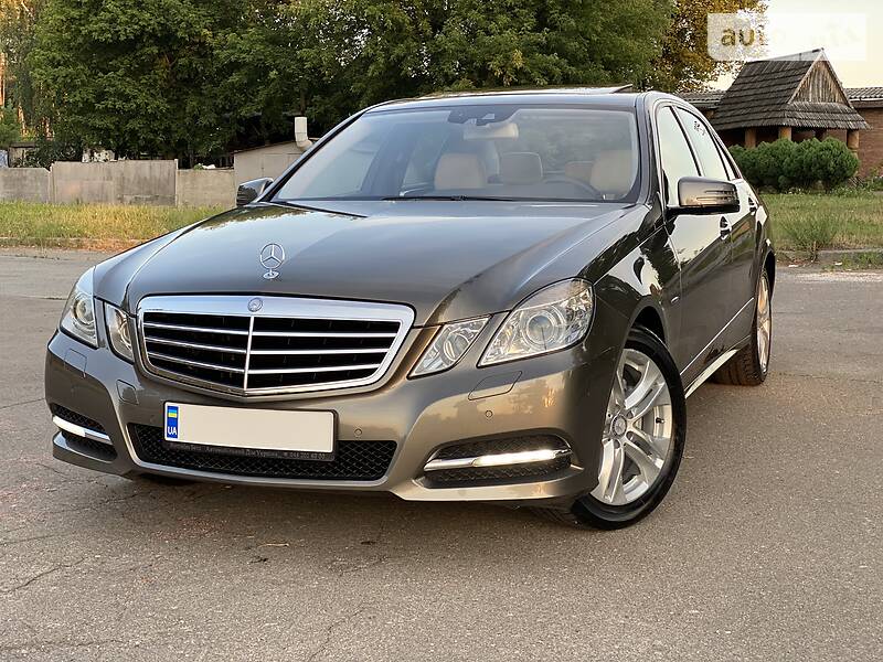 Седан Mercedes-Benz E-Class 2012 в Києві