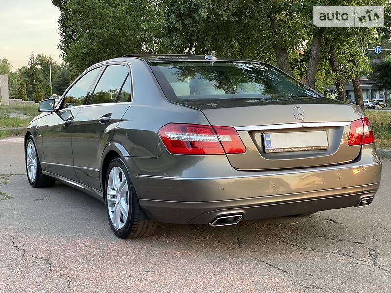 Седан Mercedes-Benz E-Class 2012 в Києві