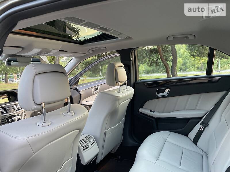 Седан Mercedes-Benz E-Class 2012 в Києві
