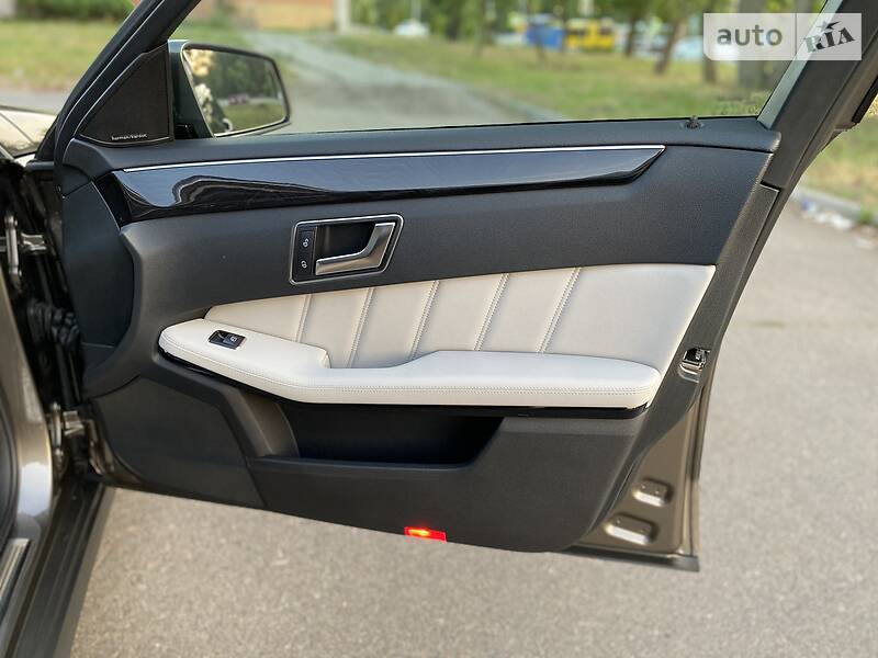 Седан Mercedes-Benz E-Class 2012 в Києві