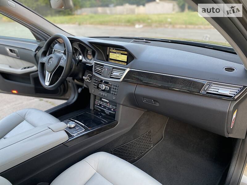 Седан Mercedes-Benz E-Class 2012 в Києві