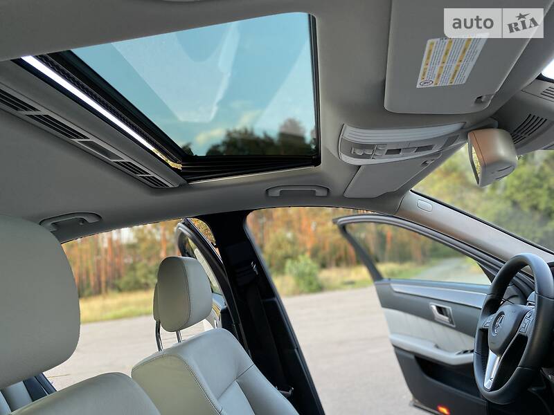 Седан Mercedes-Benz E-Class 2012 в Києві