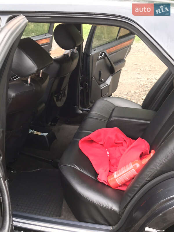 Седан Mercedes-Benz E-Class 1986 в Виноградові