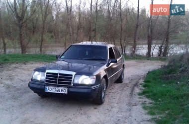 Седан Mercedes-Benz E-Class 1986 в Виноградові