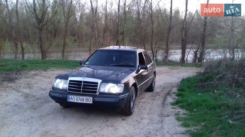 Седан Mercedes-Benz E-Class 1986 в Виноградові