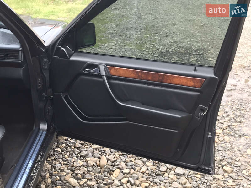 Седан Mercedes-Benz E-Class 1986 в Виноградові