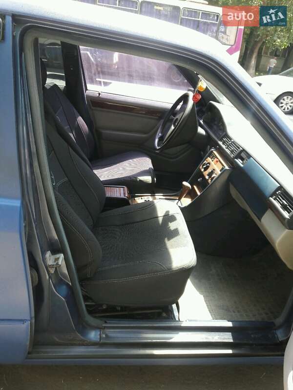 Седан Mercedes-Benz E-Class 1988 в Одессе