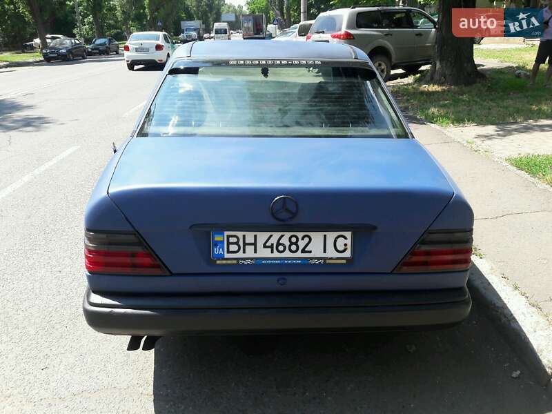 Седан Mercedes-Benz E-Class 1988 в Одессе