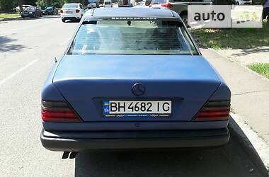 Седан Mercedes-Benz E-Class 1988 в Одессе