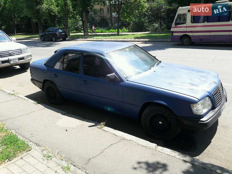 Седан Mercedes-Benz E-Class 1988 в Одессе