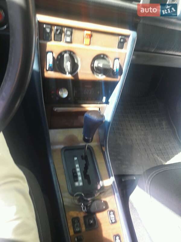 Седан Mercedes-Benz E-Class 1988 в Одессе