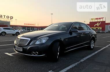 Седан Mercedes-Benz E-Class 2009 в Ровно