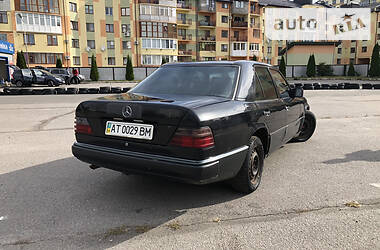 Седан Mercedes-Benz E-Class 1993 в Ивано-Франковске
