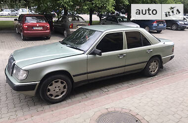 Седан Mercedes-Benz E-Class 1987 в Ужгороде