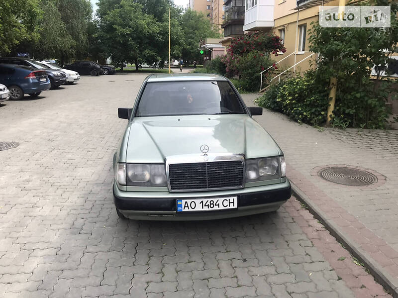 Седан Mercedes-Benz E-Class 1987 в Ужгороді