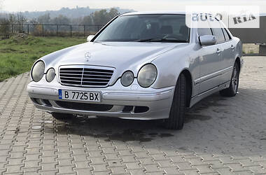 Седан Mercedes-Benz E-Class 2000 в Черновцах