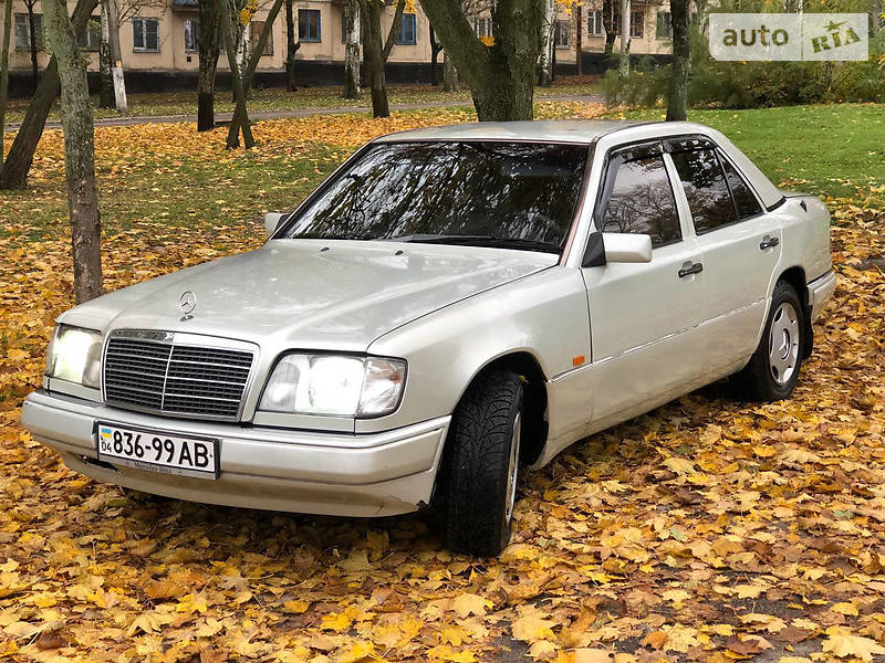 Седан Mercedes-Benz E-Class 1985 в Никополе