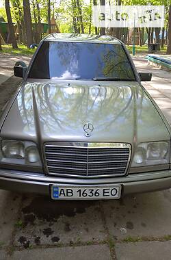 Седан Mercedes-Benz E-Class 1988 в Вознесенске