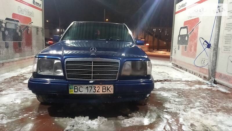 Седан Mercedes-Benz E-Class 1994 в Львові