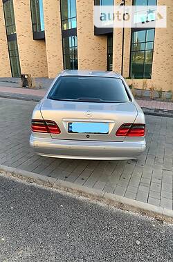 Седан Mercedes-Benz E-Class 2001 в Хмельницком