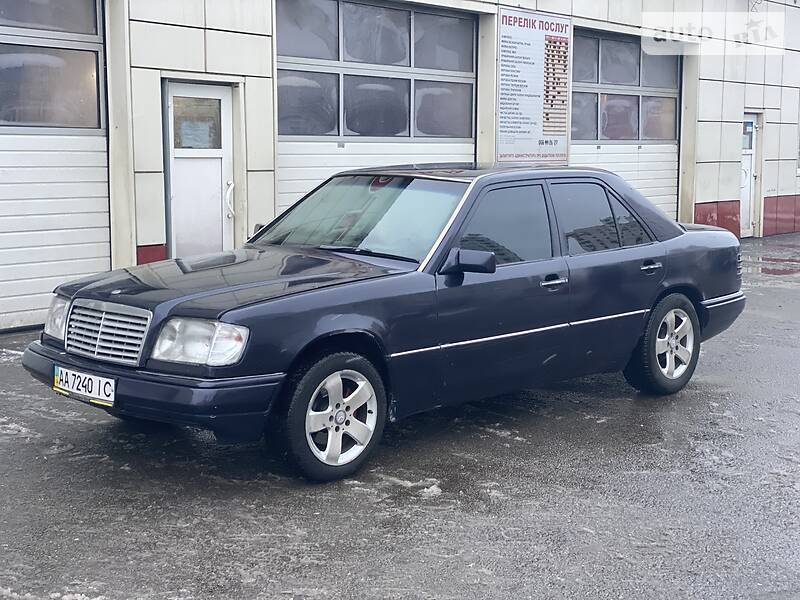 Седан Mercedes-Benz E-Class 1993 в Києві