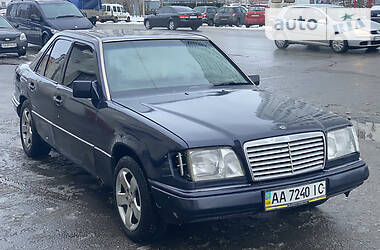 Седан Mercedes-Benz E-Class 1993 в Києві