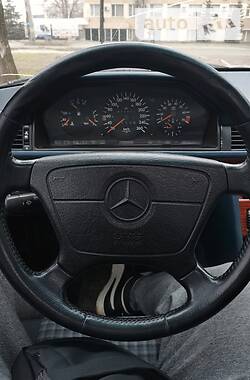 Седан Mercedes-Benz E-Class 1993 в Запоріжжі