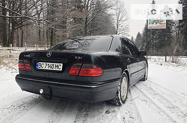 Седан Mercedes-Benz E-Class 2001 в Бориславе