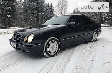 Седан Mercedes-Benz E-Class 2001 в Бориславе