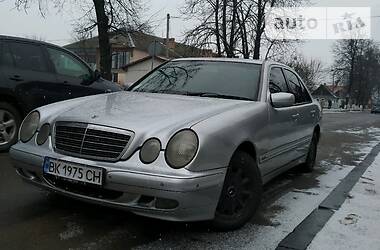 Седан Mercedes-Benz E-Class 2000 в Заречном