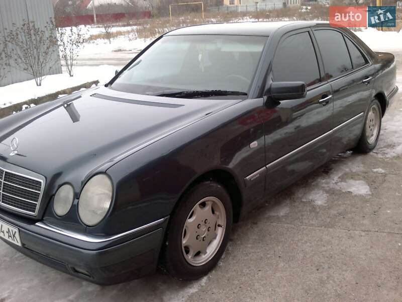 Седан Mercedes-Benz E-Class 1998 в Ужгороде