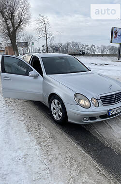 Седан Mercedes-Benz E-Class 2003 в Киеве